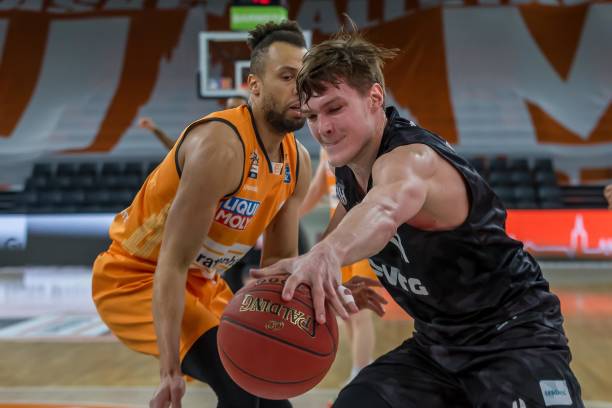 显现出了球 显现出了球