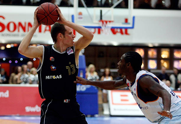 论员多梅内 论员多梅内